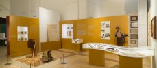 Visitas familiares a la exposición de Cela