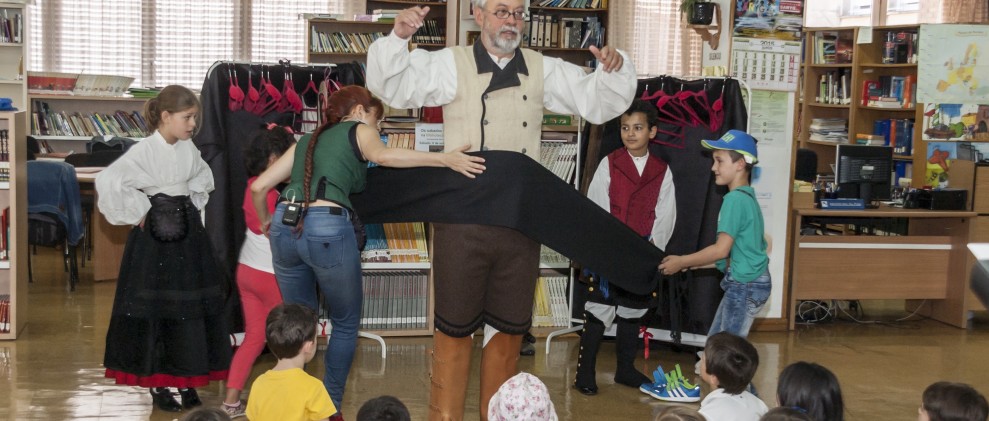 Cóntoche un traxe Día dos Museos